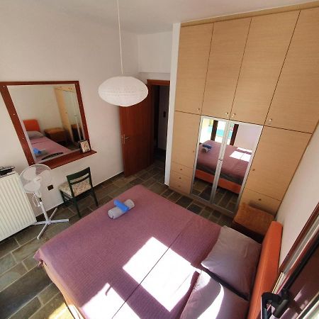 Julia'S Apartment 卡拉马塔 外观 照片