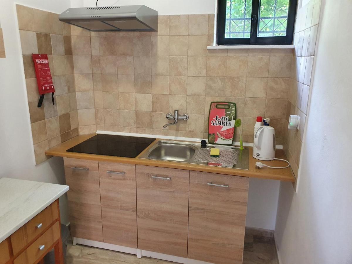 Julia'S Apartment 卡拉马塔 外观 照片