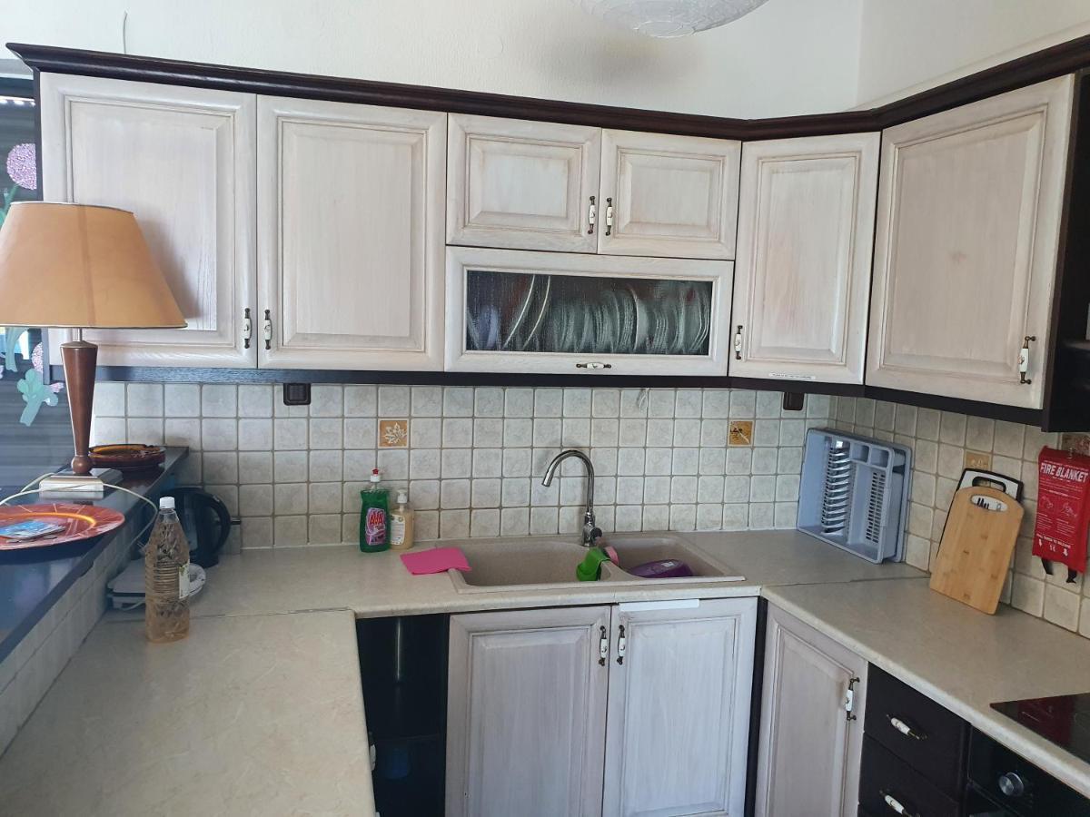 Julia'S Apartment 卡拉马塔 外观 照片
