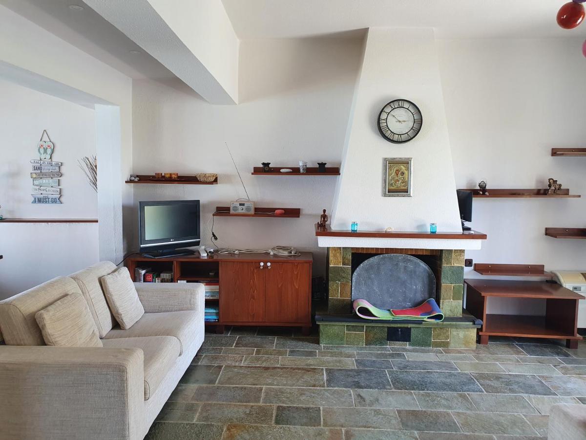 Julia'S Apartment 卡拉马塔 外观 照片