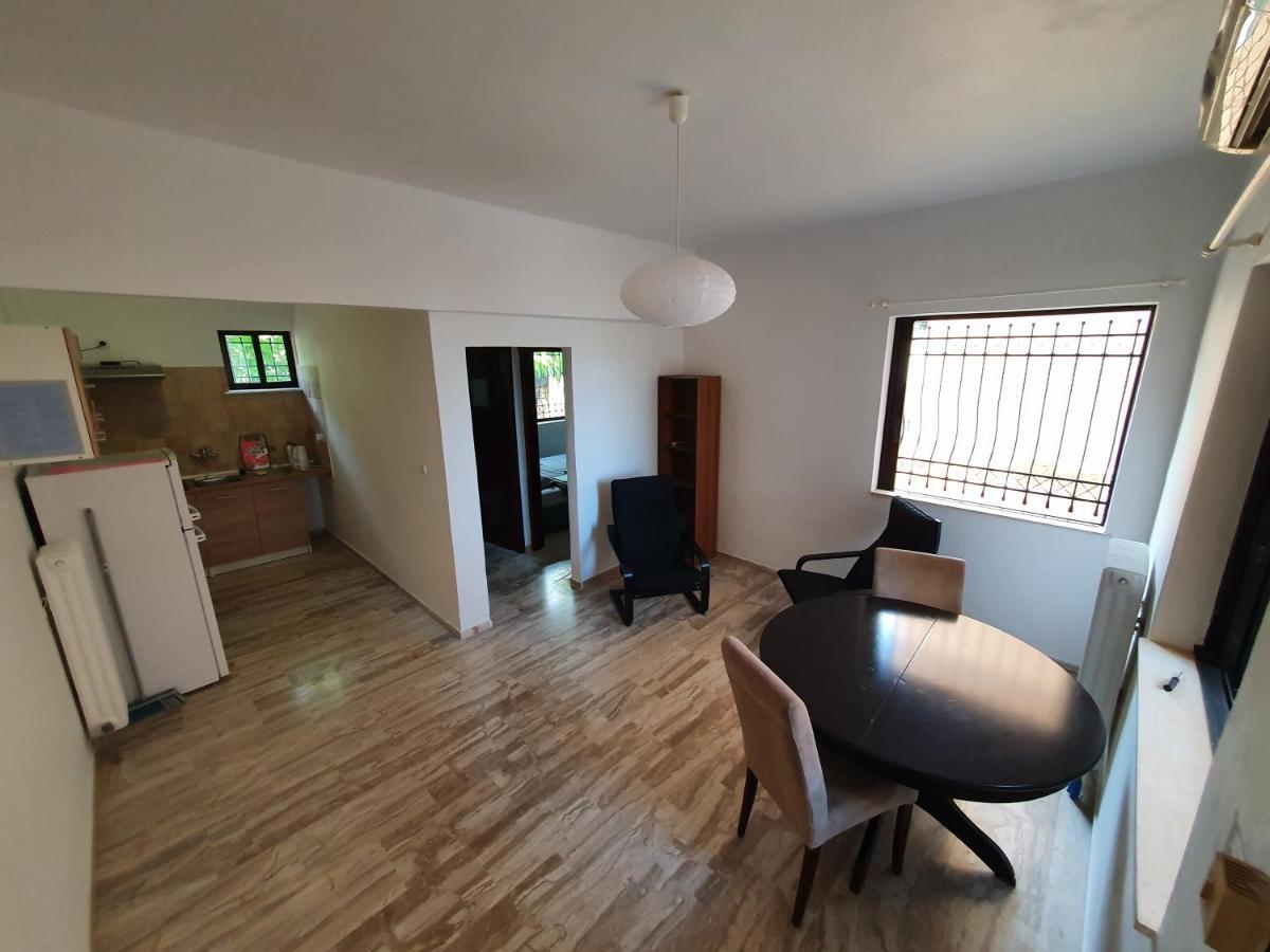 Julia'S Apartment 卡拉马塔 外观 照片