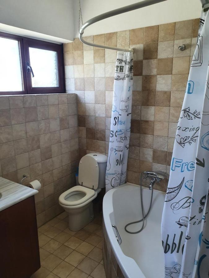 Julia'S Apartment 卡拉马塔 外观 照片