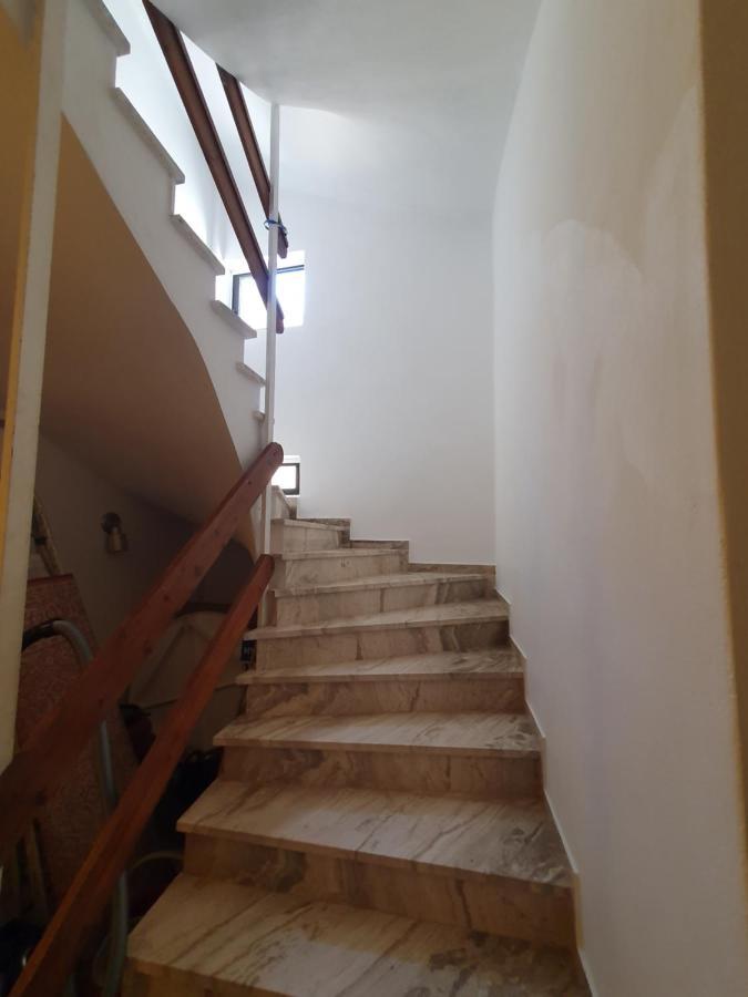 Julia'S Apartment 卡拉马塔 外观 照片