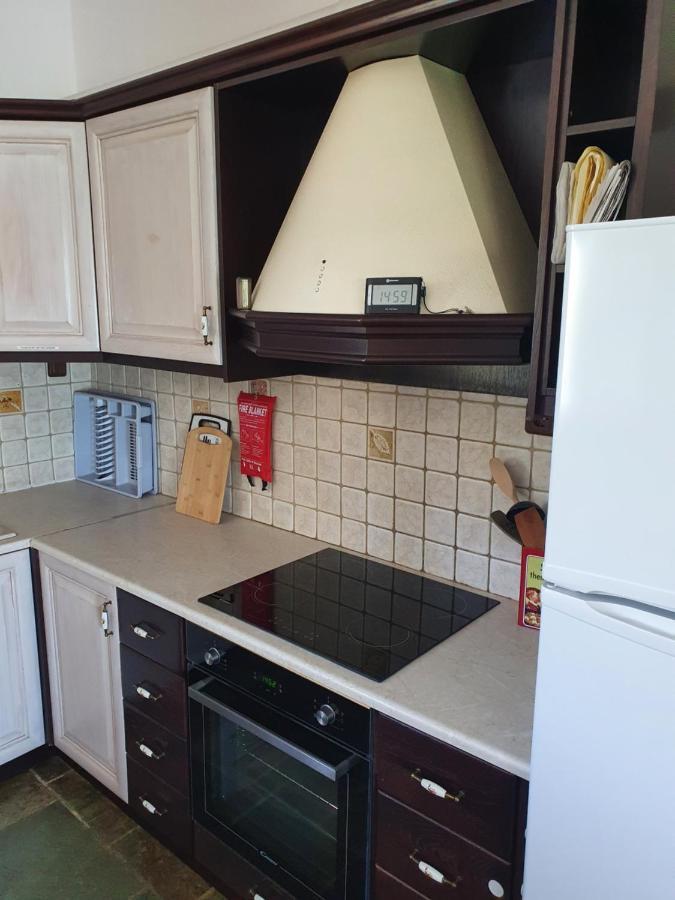 Julia'S Apartment 卡拉马塔 外观 照片